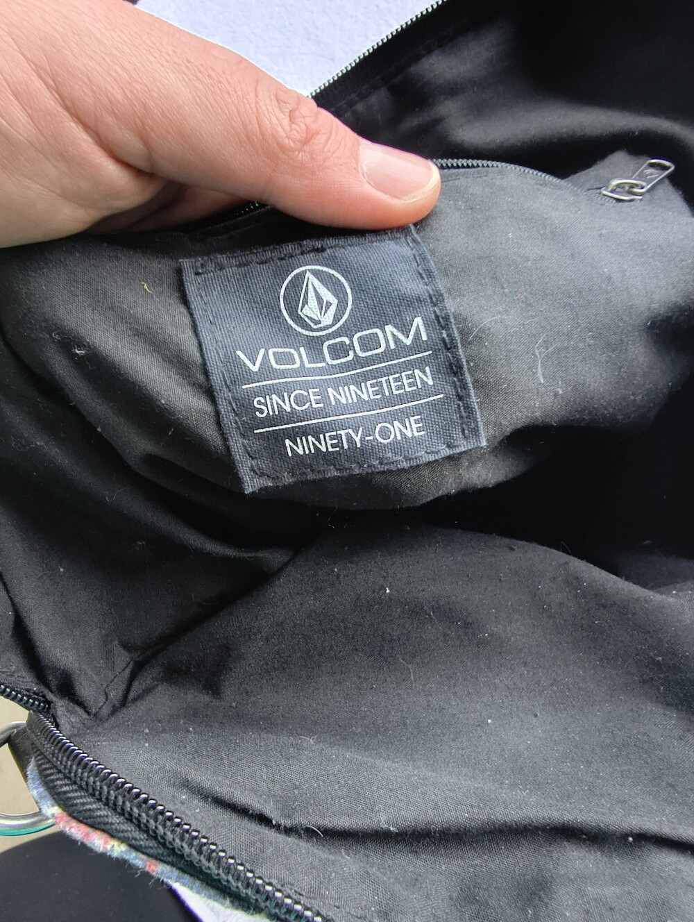 Volcom Patterned Tote Bag - Picture 4 of 4